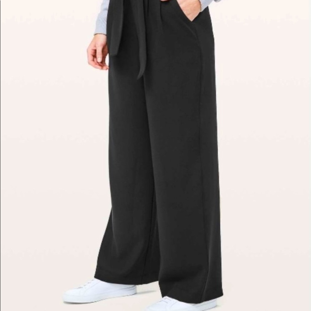 Lululemon wide leg dress pants in woven size 6